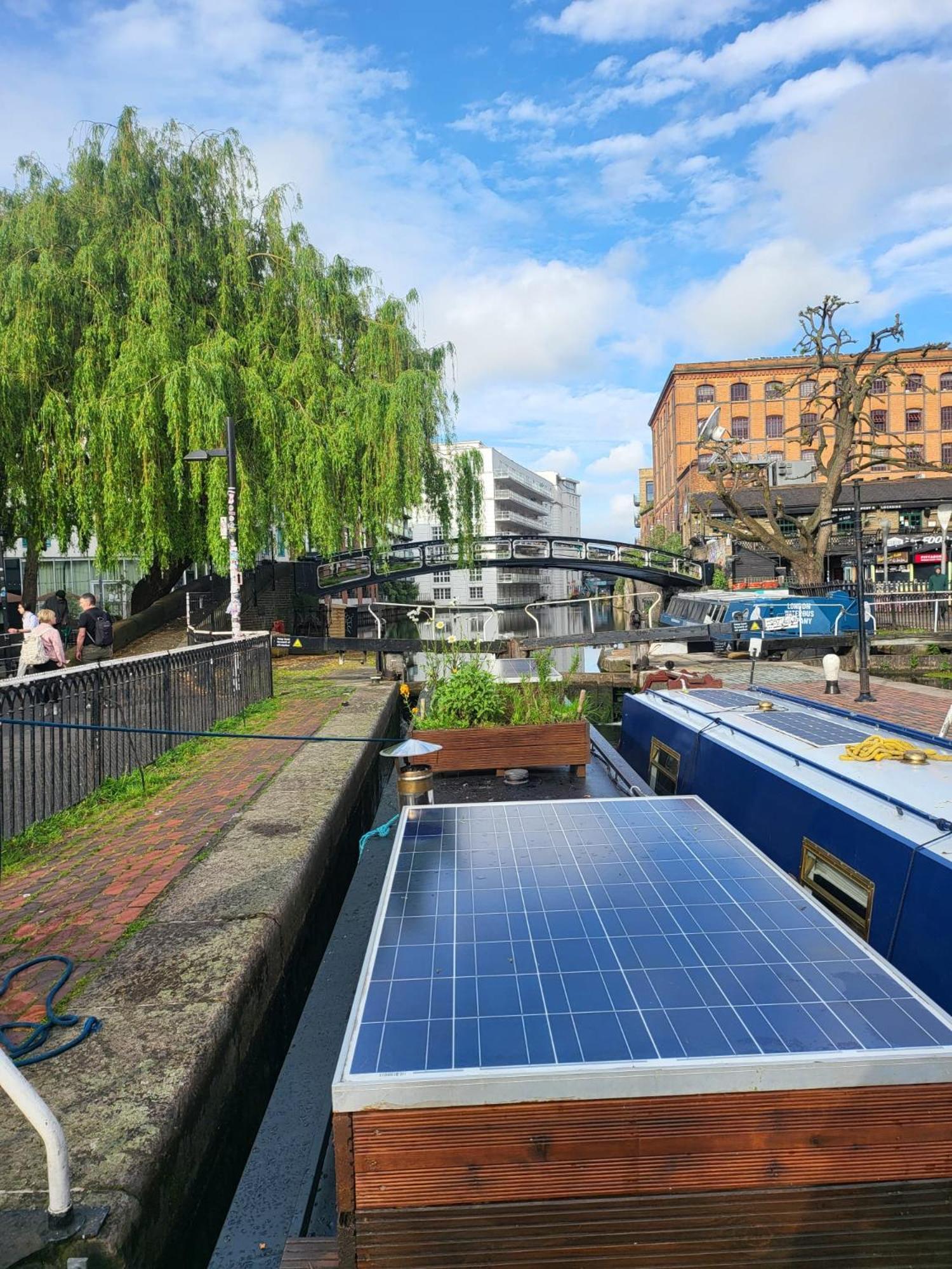 Lovely Canal Boat In Little Venice For Family & Friends London Bagian luar foto