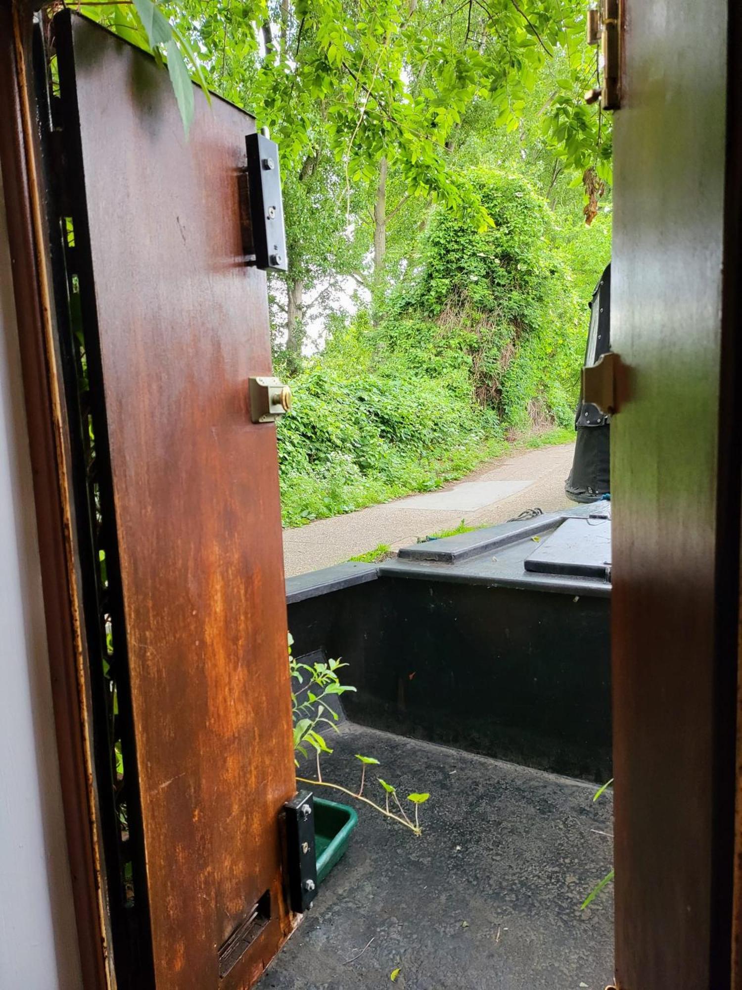 Lovely Canal Boat In Little Venice For Family & Friends London Bagian luar foto