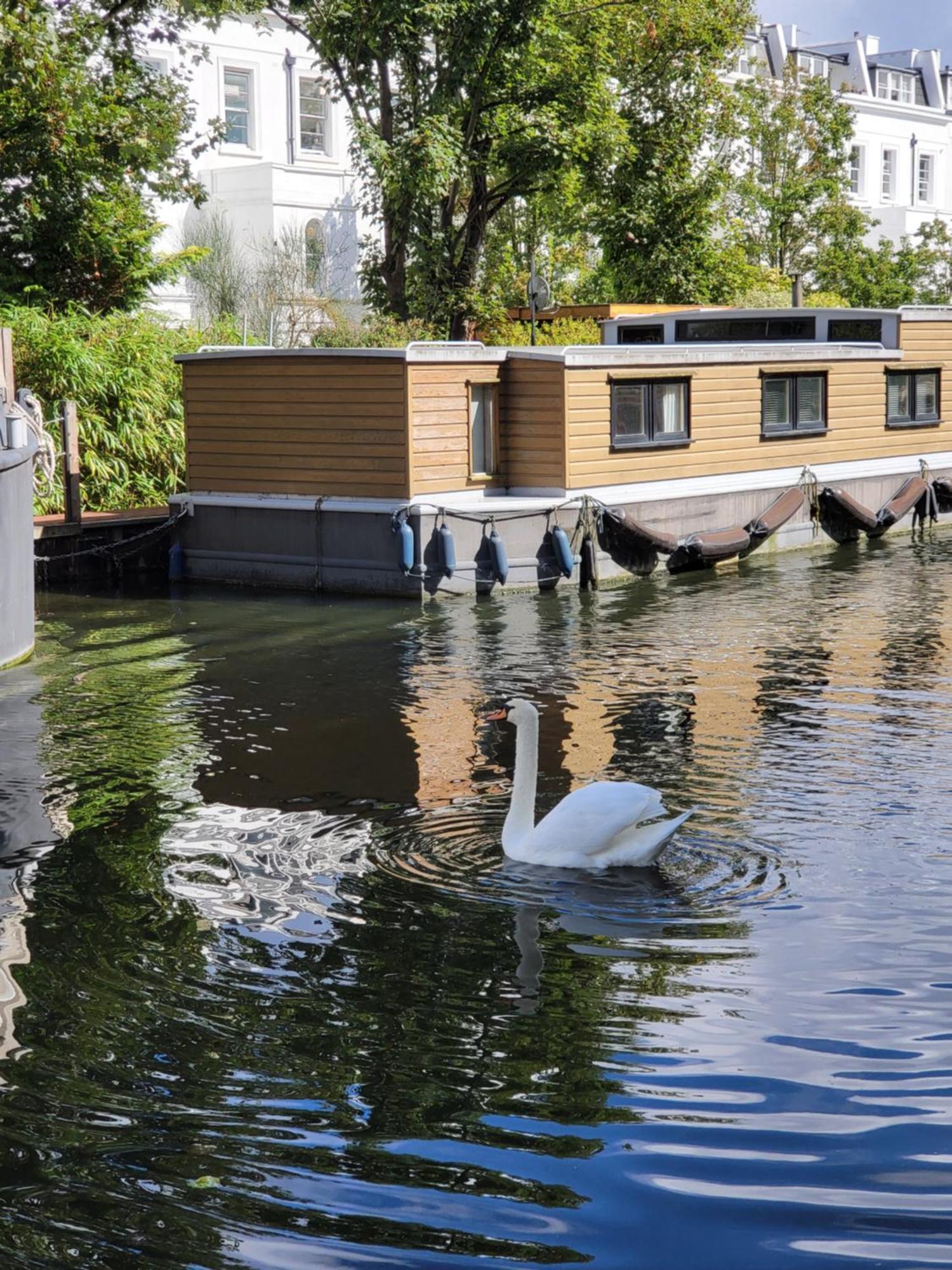 Lovely Canal Boat In Little Venice For Family & Friends London Bagian luar foto